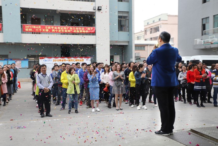 背包工厂,背包定制,背包生产厂家,时尚双肩包厂家,学生背包订做.JPG