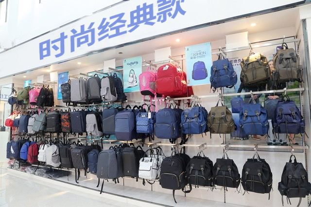 商务双肩包定制-东莞背包厂