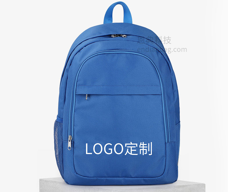 东莞背包定制-独特标志印在背包上